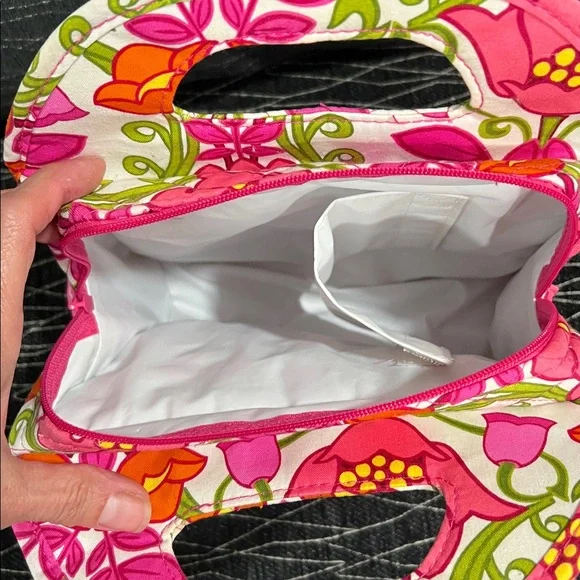 Vera Bradley insulted lunch tote. Great condition with a few light spots. - Picture 6 of 10
